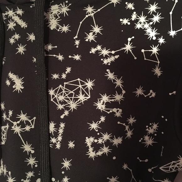 90 Degree by Reflex  Constellation Crop Hoodie - Picture 3 of 5